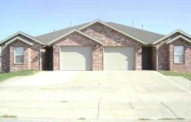 935 Kensington Dr
