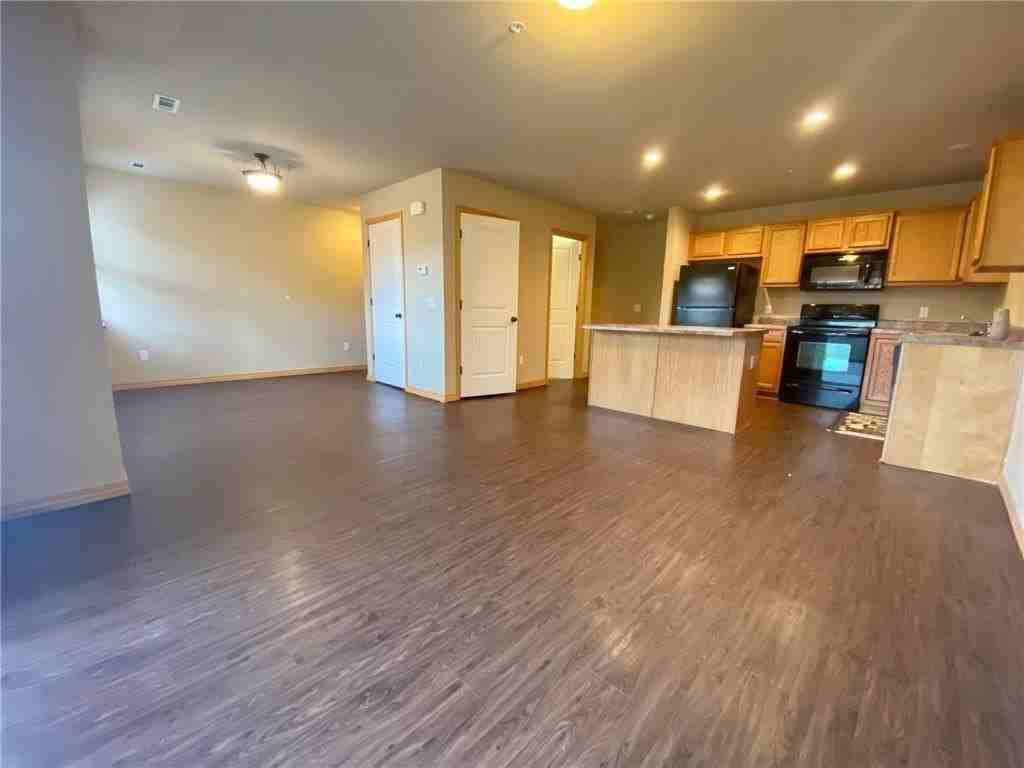2821 W Redstone Dr - Photo 3 of 10