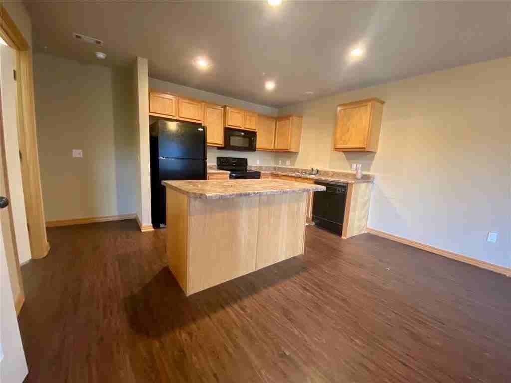 2821 W Redstone Dr - Photo 4 of 10