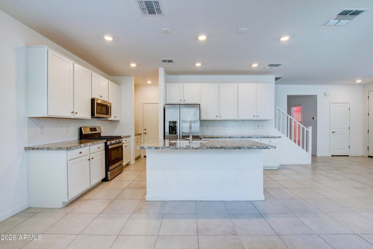 9902 E Tamery Ave - Photo 6 of 40