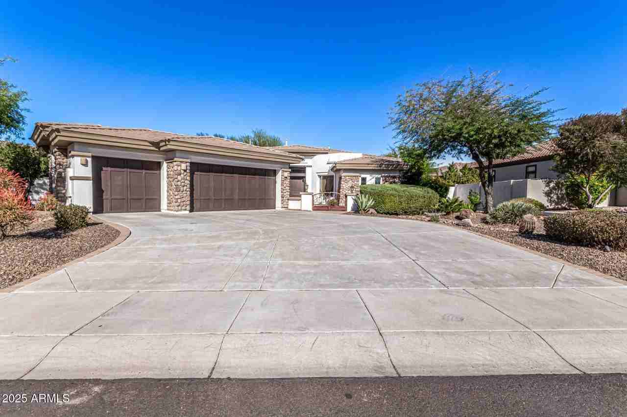 9246 W Molly Ln - Photo 3 of 50
