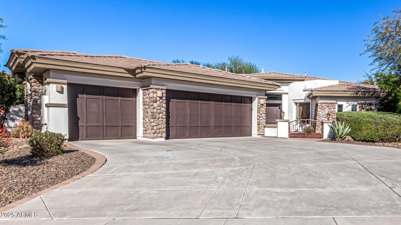9246 W Molly Ln - Photo 4 of 50