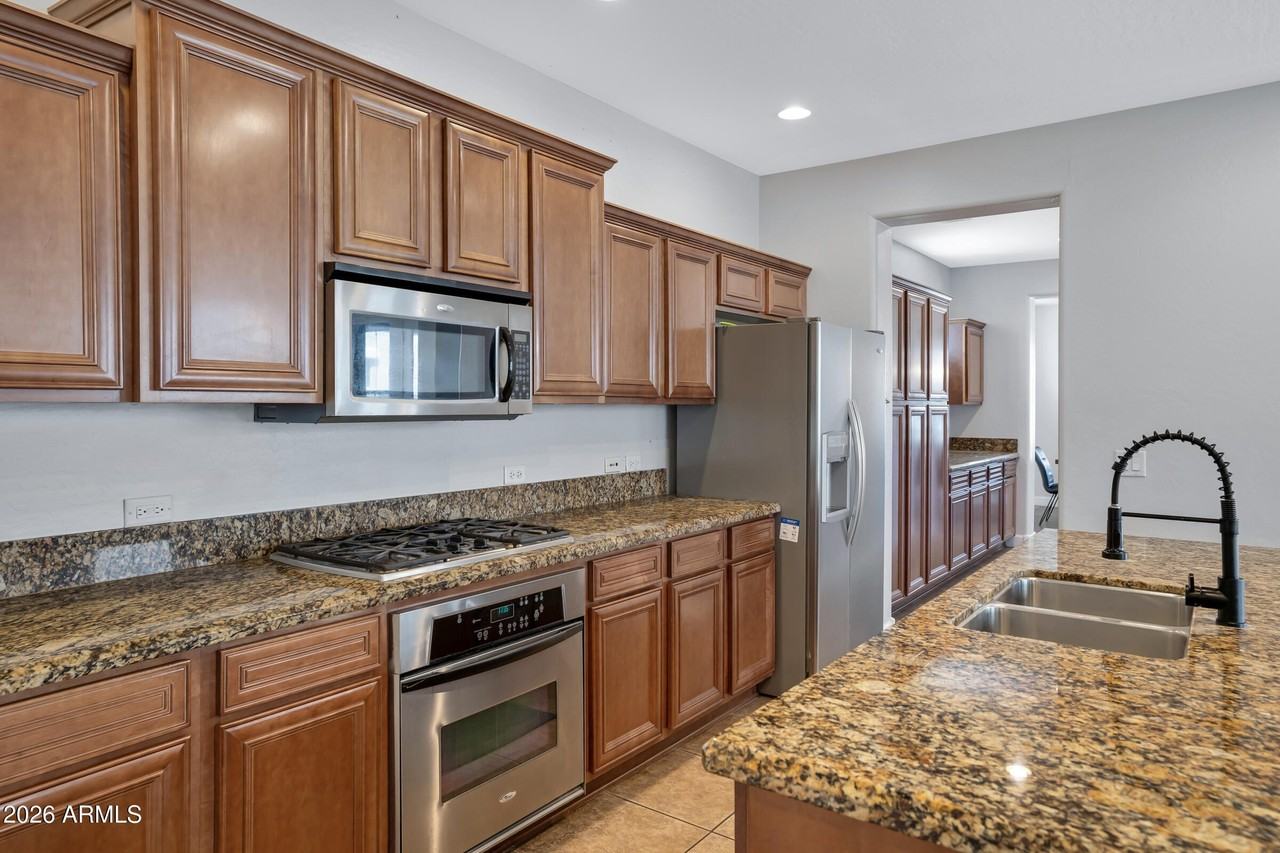1331 S Colt Dr - Photo 6 of 32