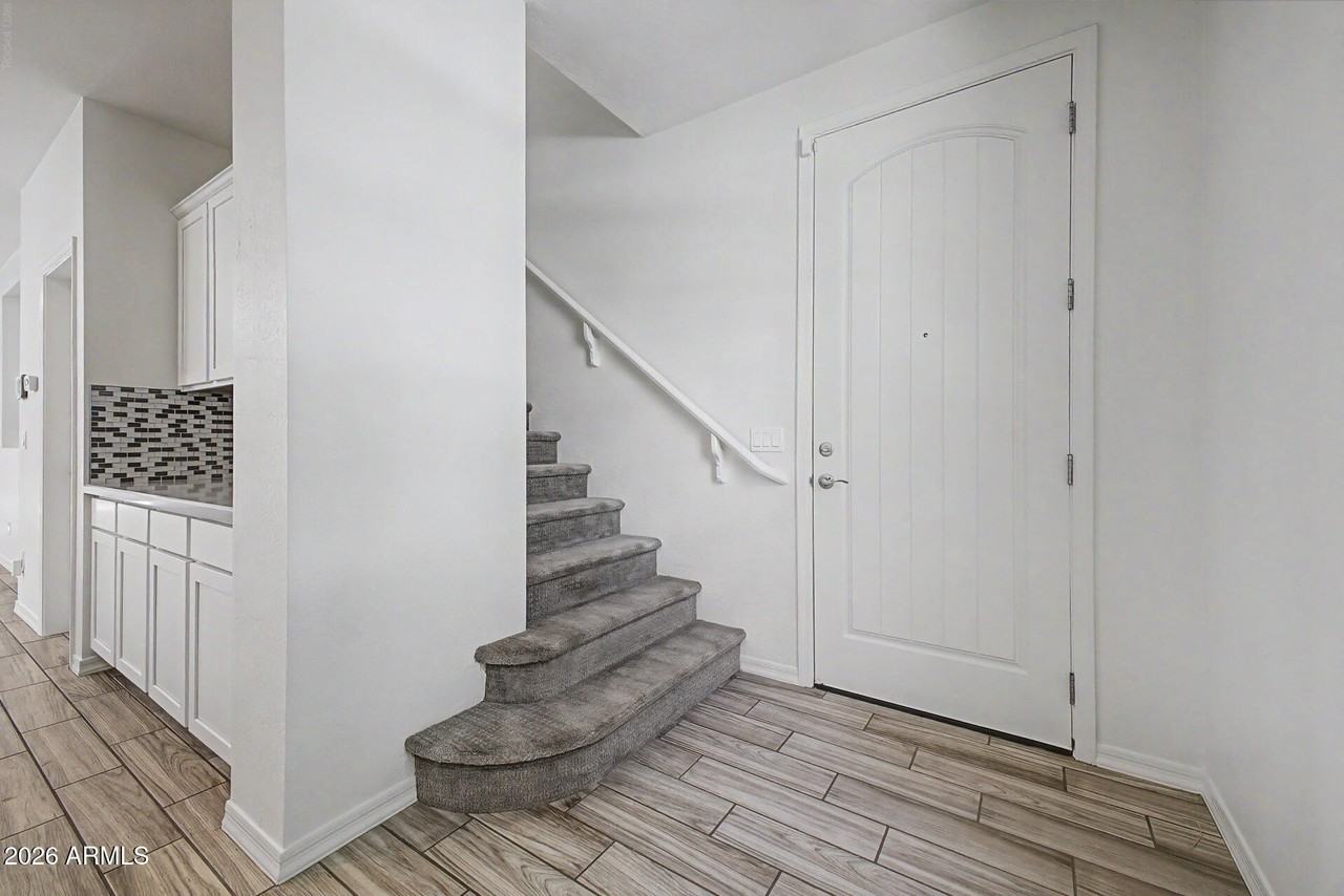 1575 W Marlin Dr - Photo 4 of 39