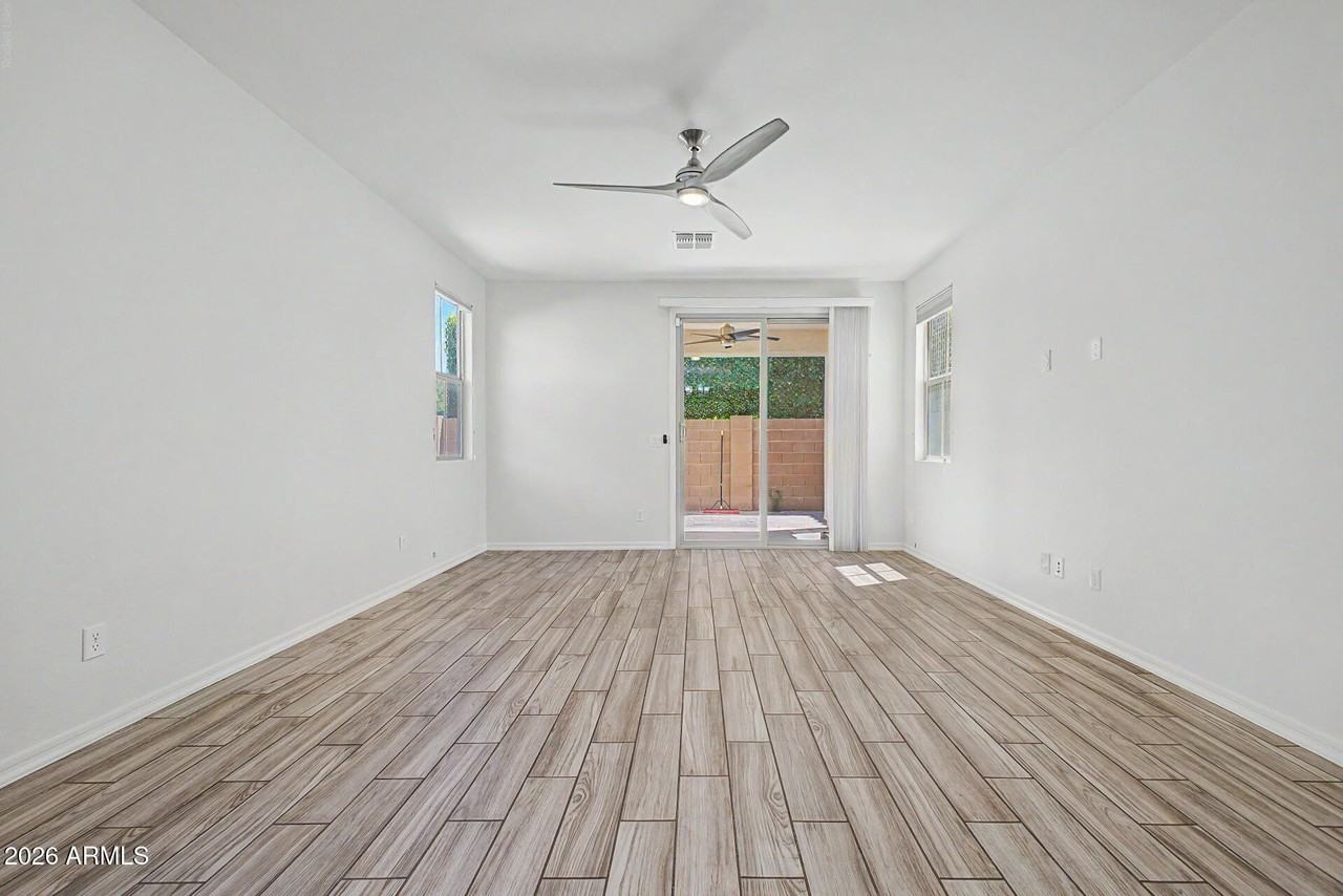 1575 W Marlin Dr - Photo 5 of 39