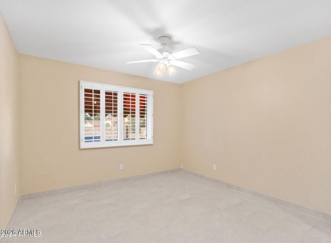 12906 N 57th Ave - Photo 2 of 14