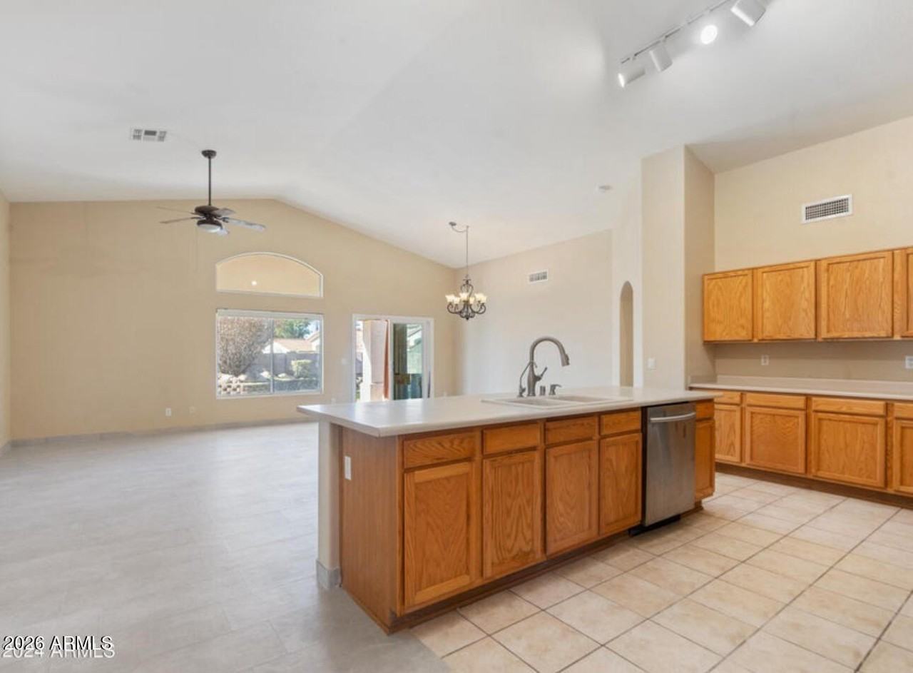 12906 N 57th Ave - Photo 4 of 14