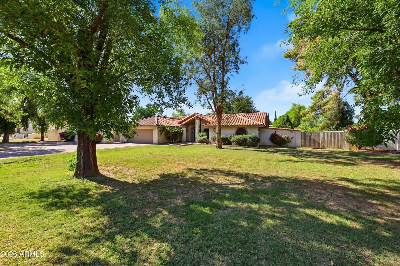 10432 W Avalon Dr - Photo 4 of 50