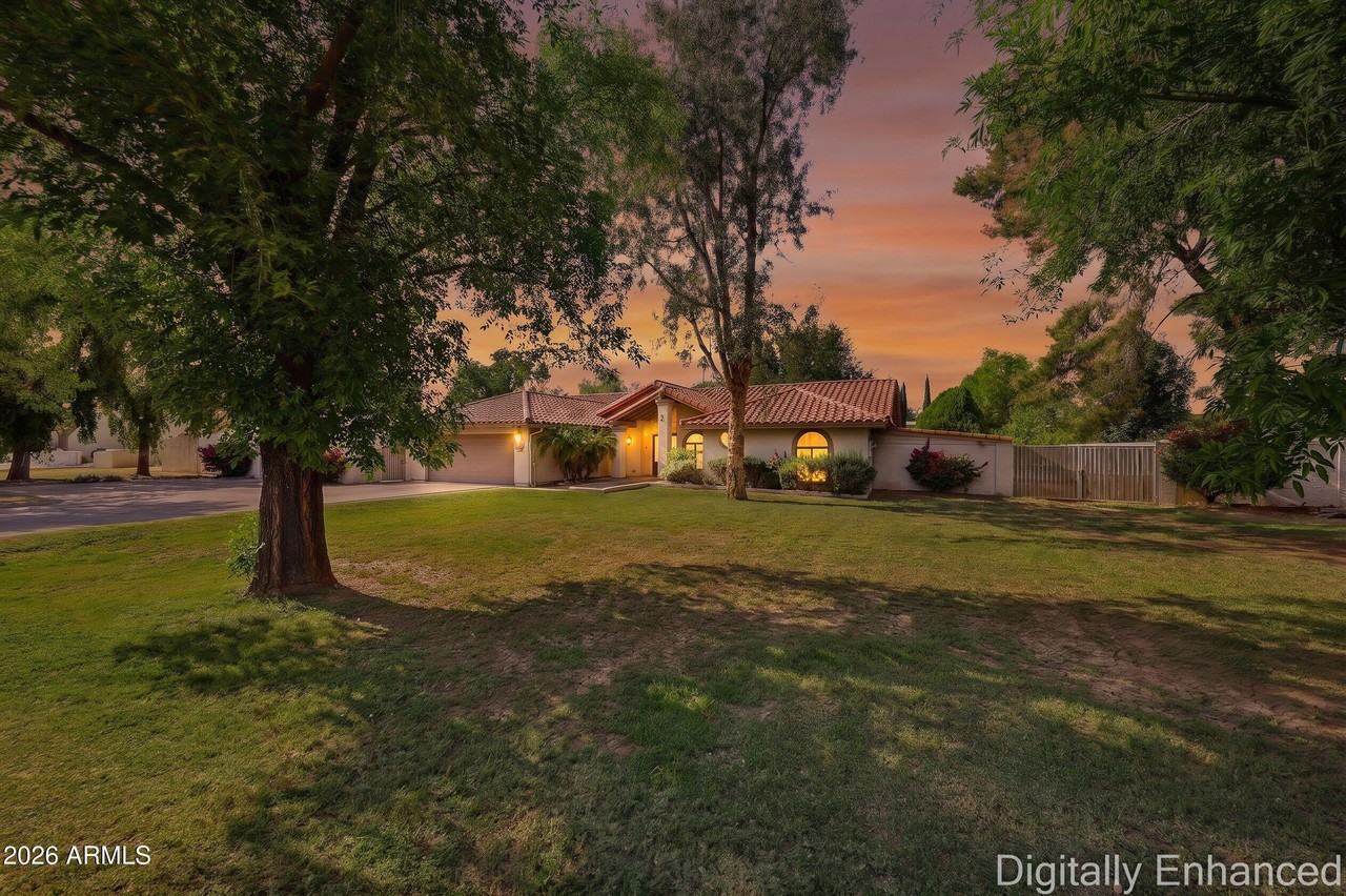 10432 W Avalon Dr - Photo 5 of 50
