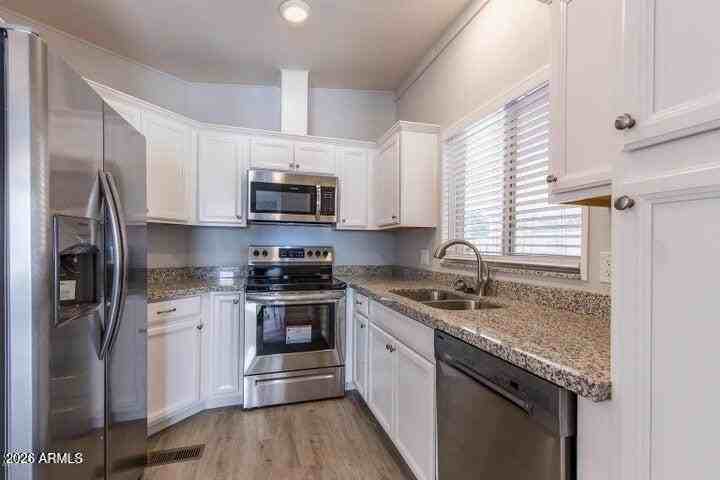 1864 E Augusta Ave - Photo 2 of 32
