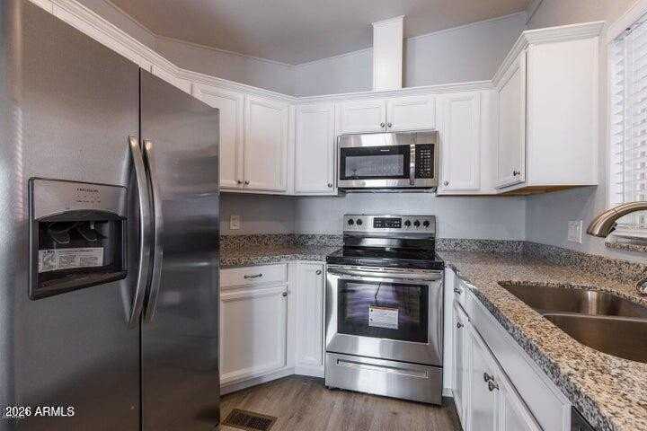 1864 E Augusta Ave - Photo 7 of 32