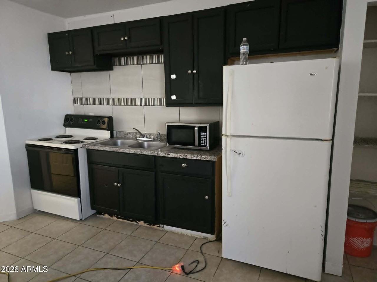 909 N Kadota Ave - Photo 2 of 6