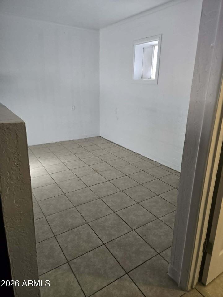 909 N Kadota Ave - Photo 4 of 6