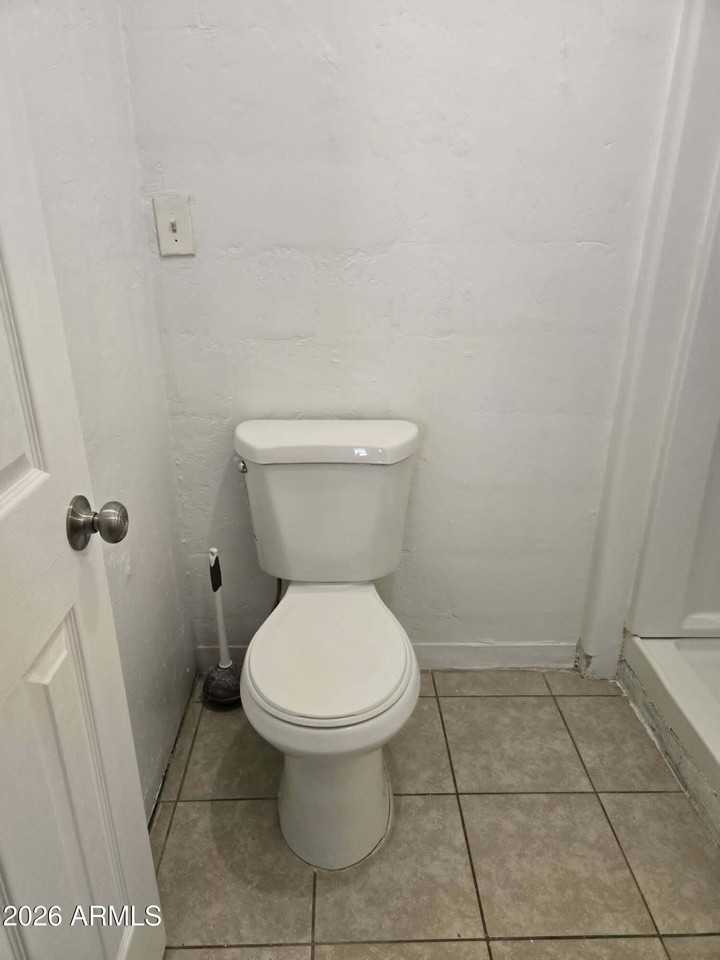 909 N Kadota Ave - Photo 5 of 6