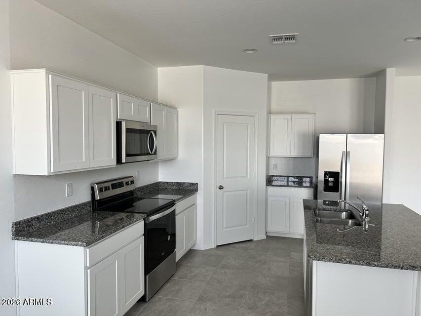 3532 N Sequoia St - Photo 3 of 22