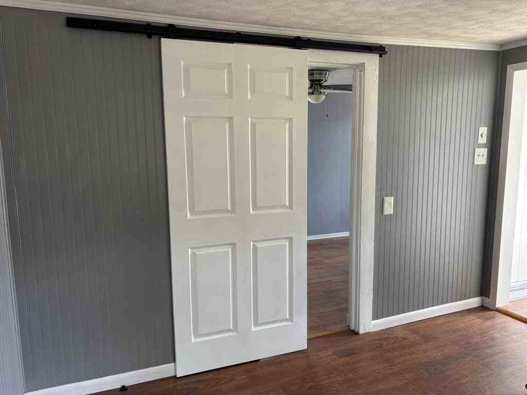 111 Maxwell Hill Rd - Photo 2 of 9