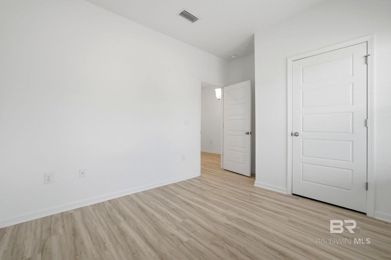 13861 Antler Hill Rd - Photo 7 of 32