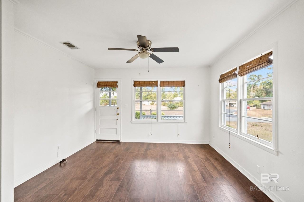 358 Pecan Ave - Photo 2 of 18