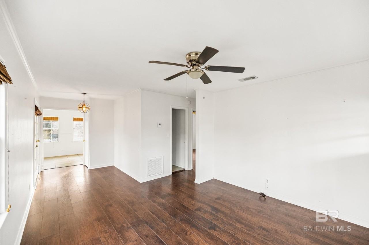 358 Pecan Ave - Photo 3 of 18