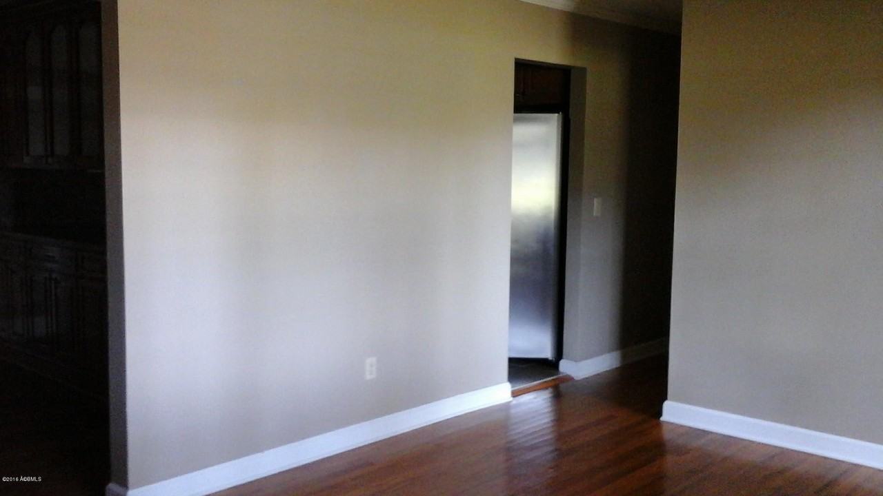 957 Sea Island Pkwy - Photo 3 of 11