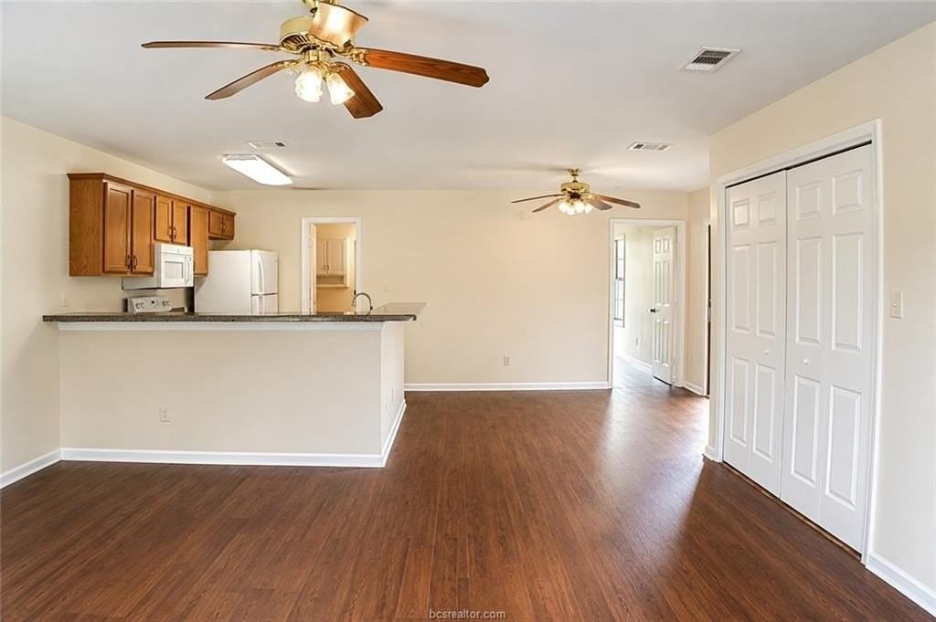 405 Live Oak St #B - Photo 2 of 6