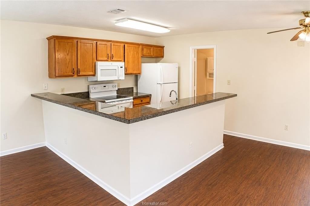 405 Live Oak St #B - Photo 3 of 6