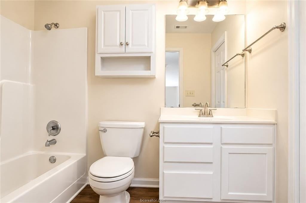 405 Live Oak St #B - Photo 5 of 6