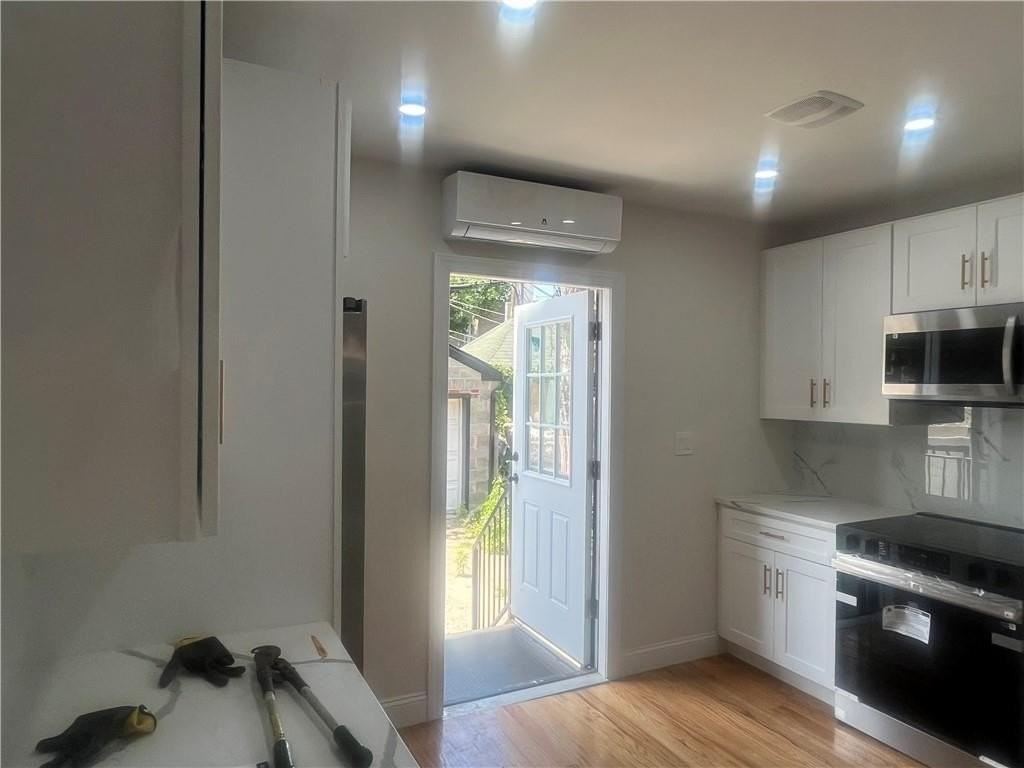 1130 42nd St - Photo 5 of 7