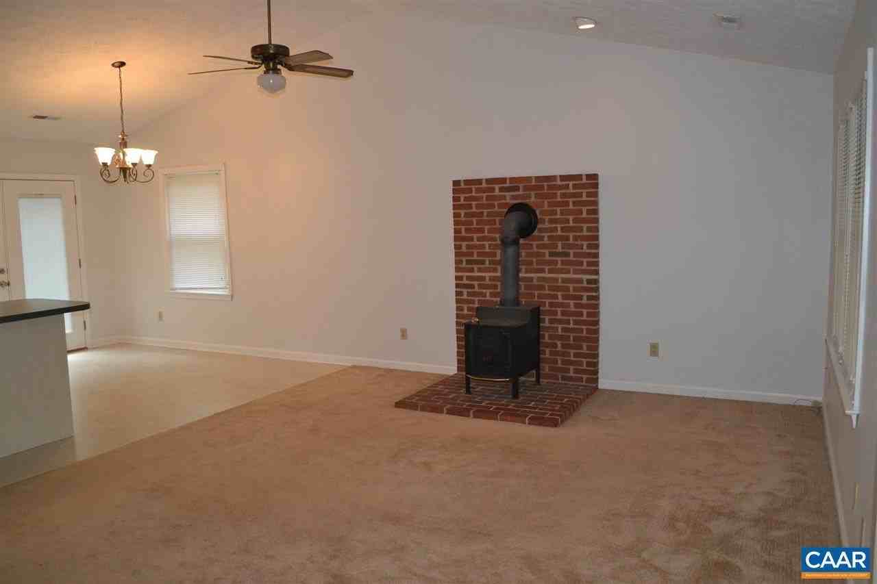 15 Englewood Dr - Photo 4 of 29