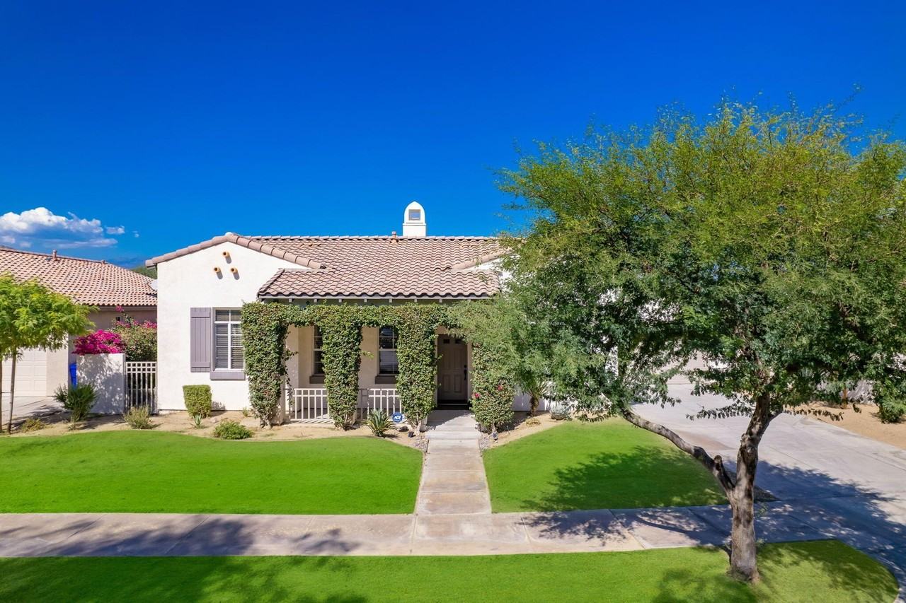 79700 Desert Willow St - Photo 2 of 39