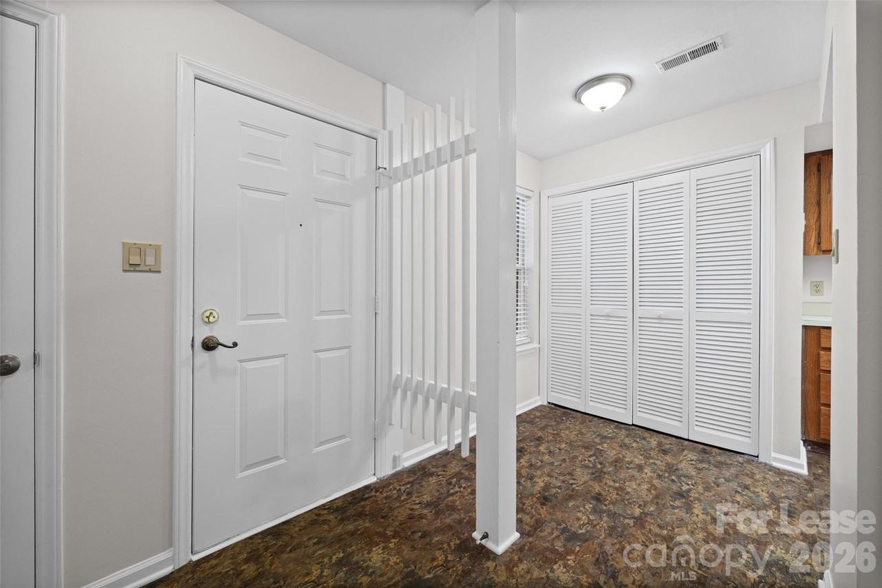 2920 Iron Gate Ln - Photo 3 of 29