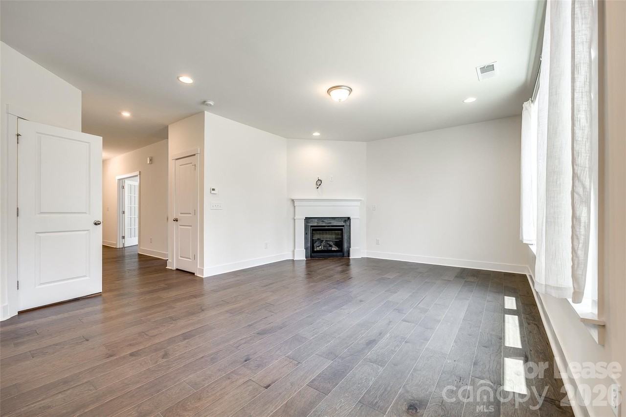 1540 Striped Bass Ln - Photo 7 of 44