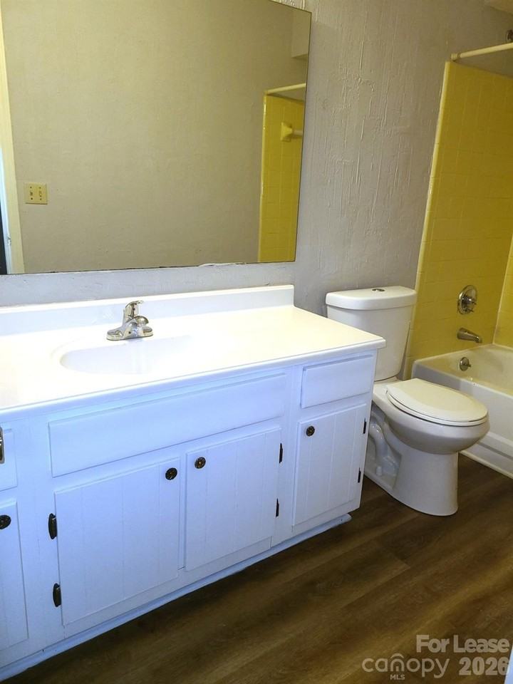 2141 Selwyn Ave #111 - Photo 7 of 11