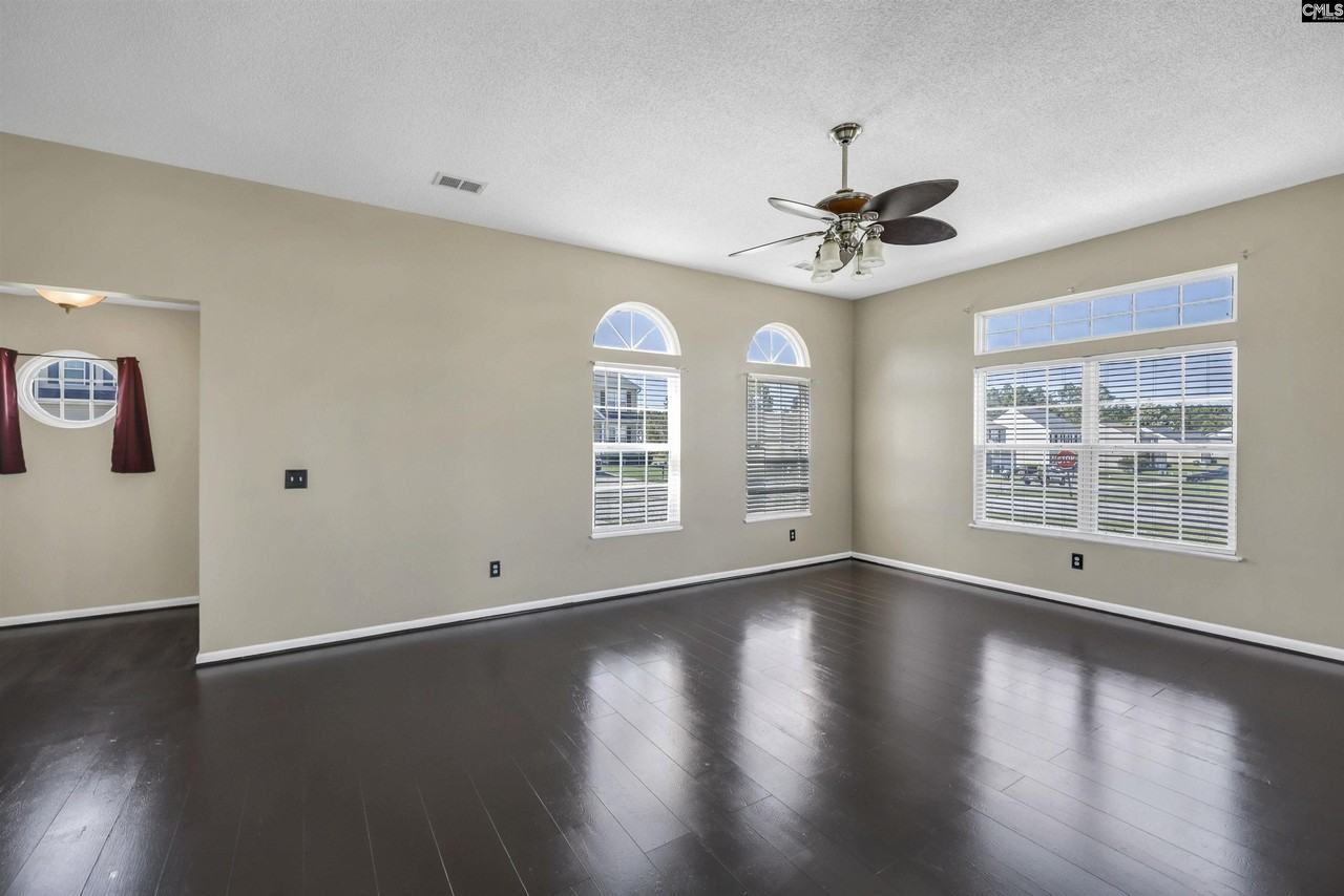 331 Woodcote Dr - Photo 4 of 26