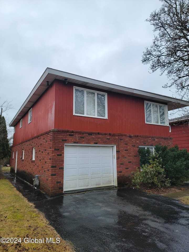 111 Terrace Ave - Photo 3 of 20
