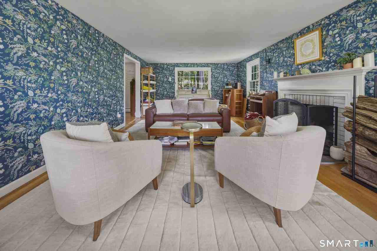 32 Fox Den Rd - Photo 5 of 29