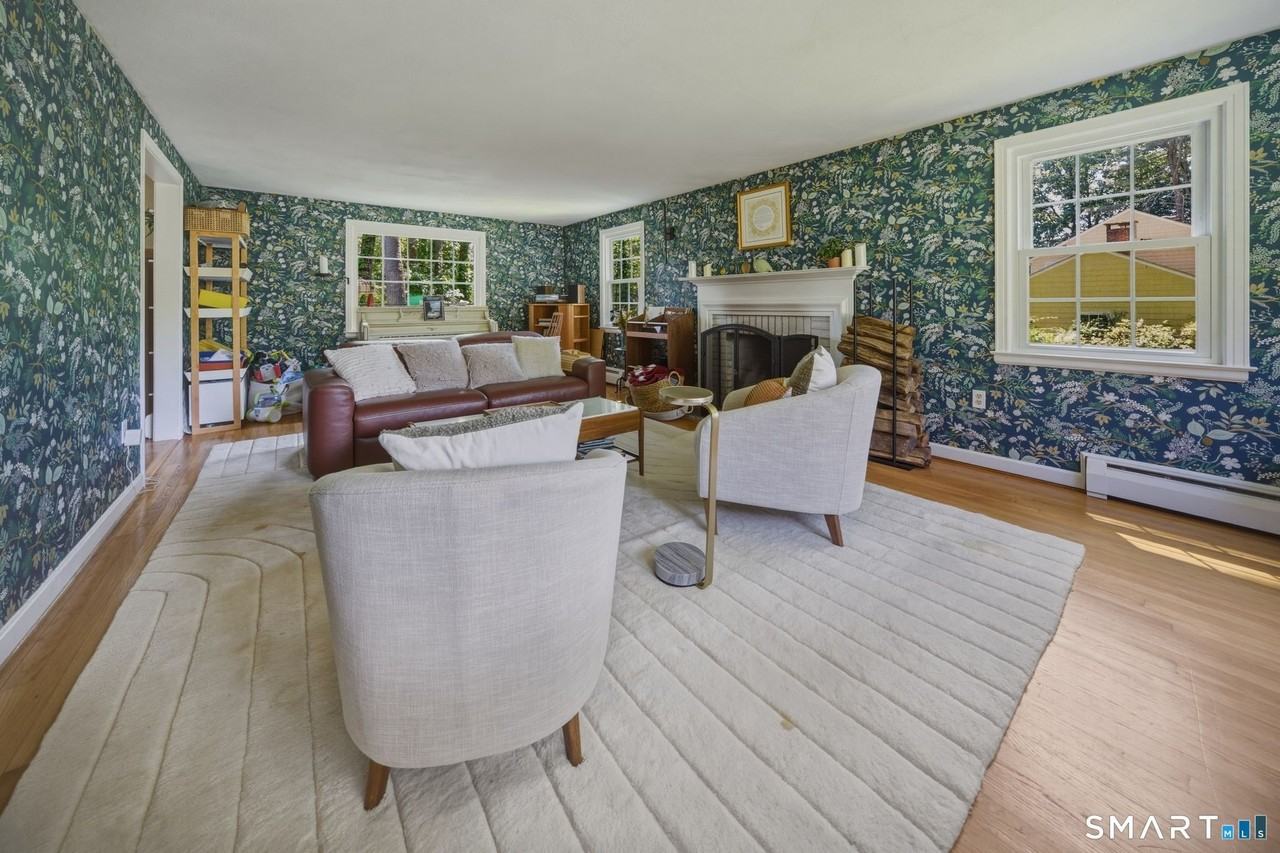 32 Fox Den Rd - Photo 6 of 29