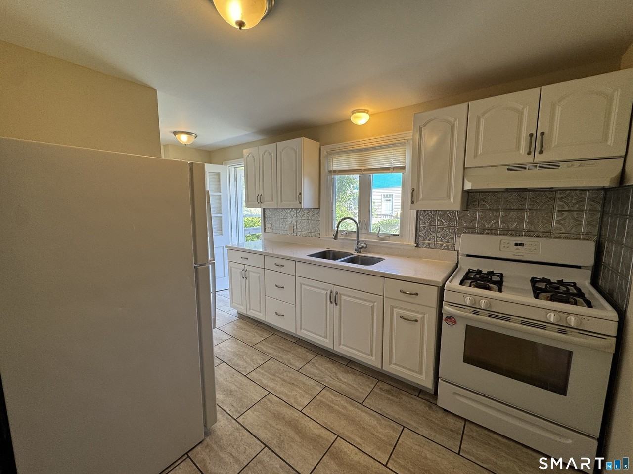 1164 Whitney Ave #J - Photo 2 of 12