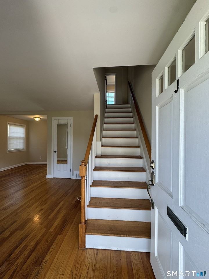 1164 Whitney Ave #J - Photo 5 of 12