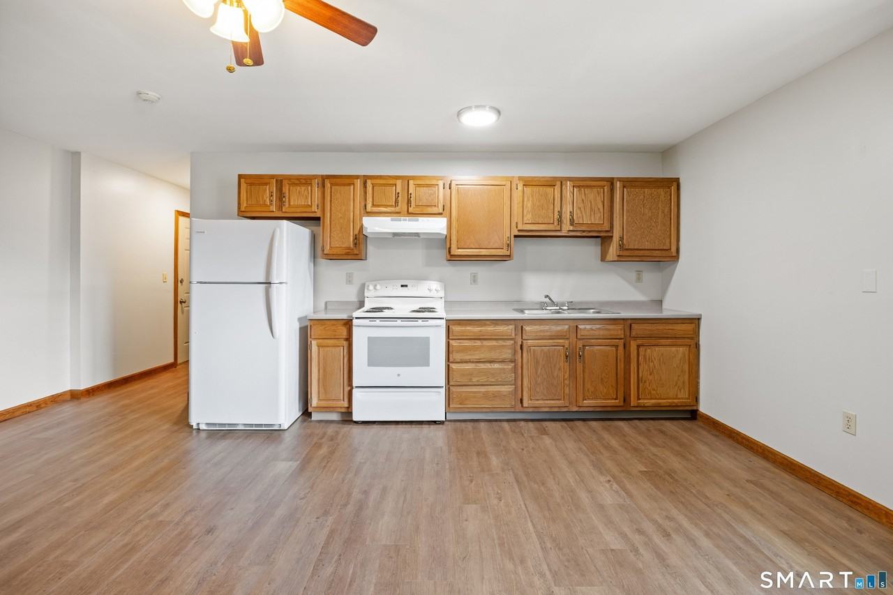 180 N Cherry St #15 - Photo 3 of 21