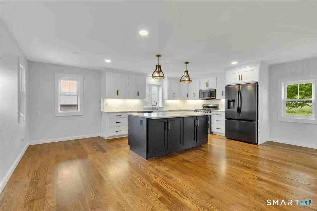 183 Bailey St - Photo 5 of 28