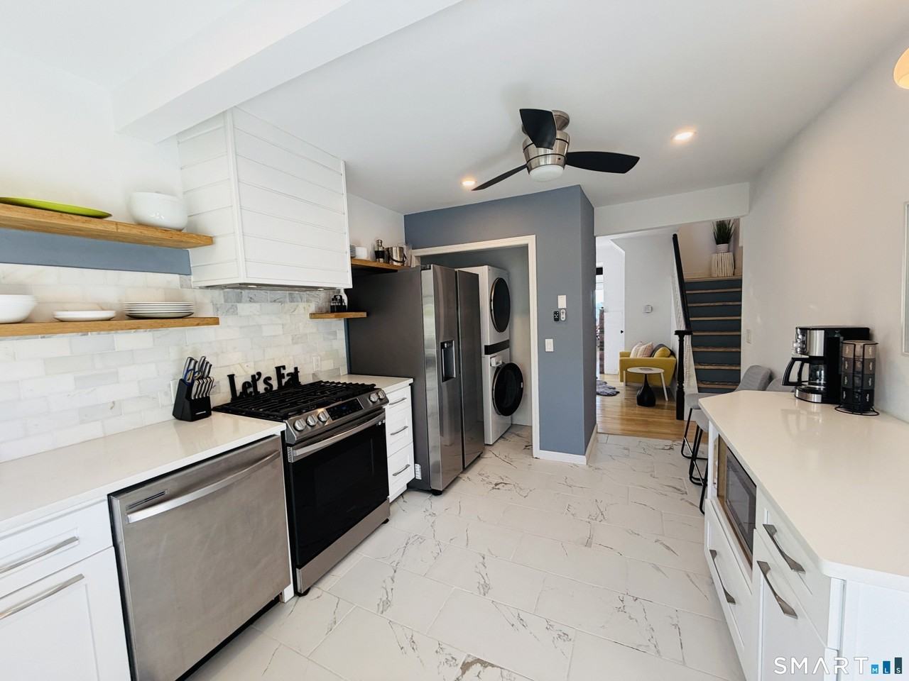 241 Townsend Ave - Photo 6 of 18