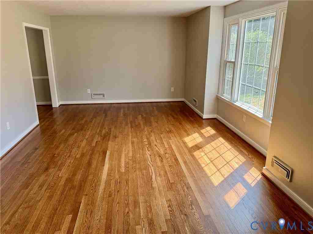 11402 Creekside Dr - Photo 3 of 24