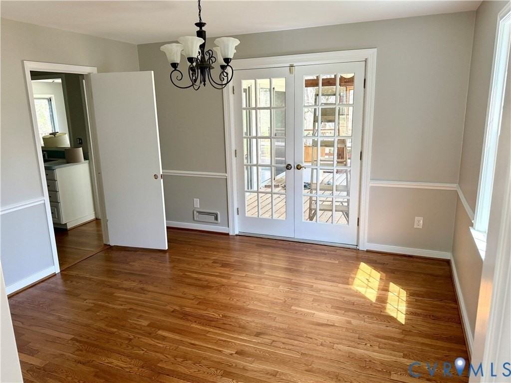 11402 Creekside Dr - Photo 4 of 24