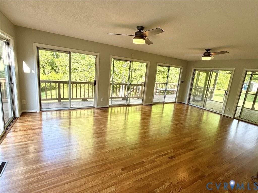 11402 Creekside Dr - Photo 6 of 24