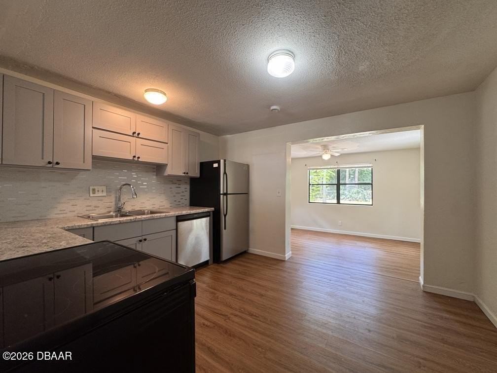 535 Olive St - Photo 5 of 15