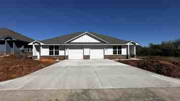featured image of 1704 & 1706 E Creek Dr