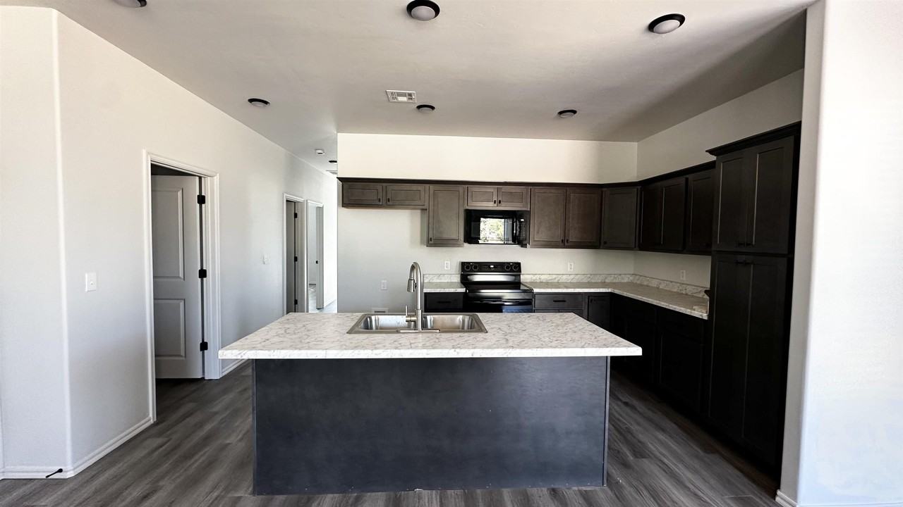 1704 & 1706 E Creek Dr - Photo 3 of 17