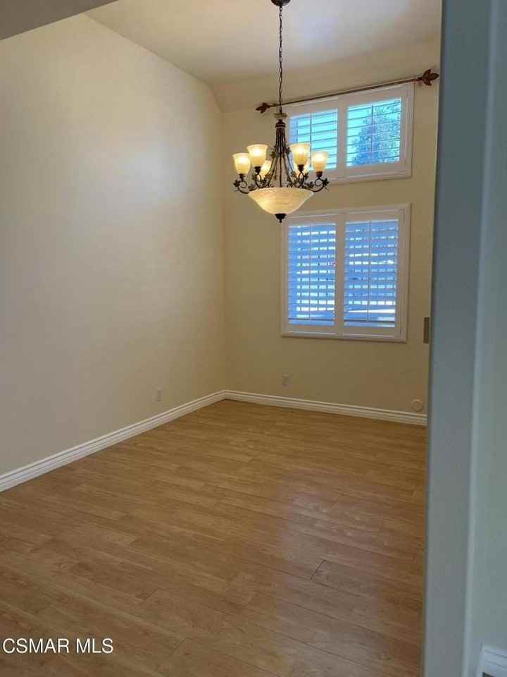 255 N Skyline Dr - Photo 4 of 29