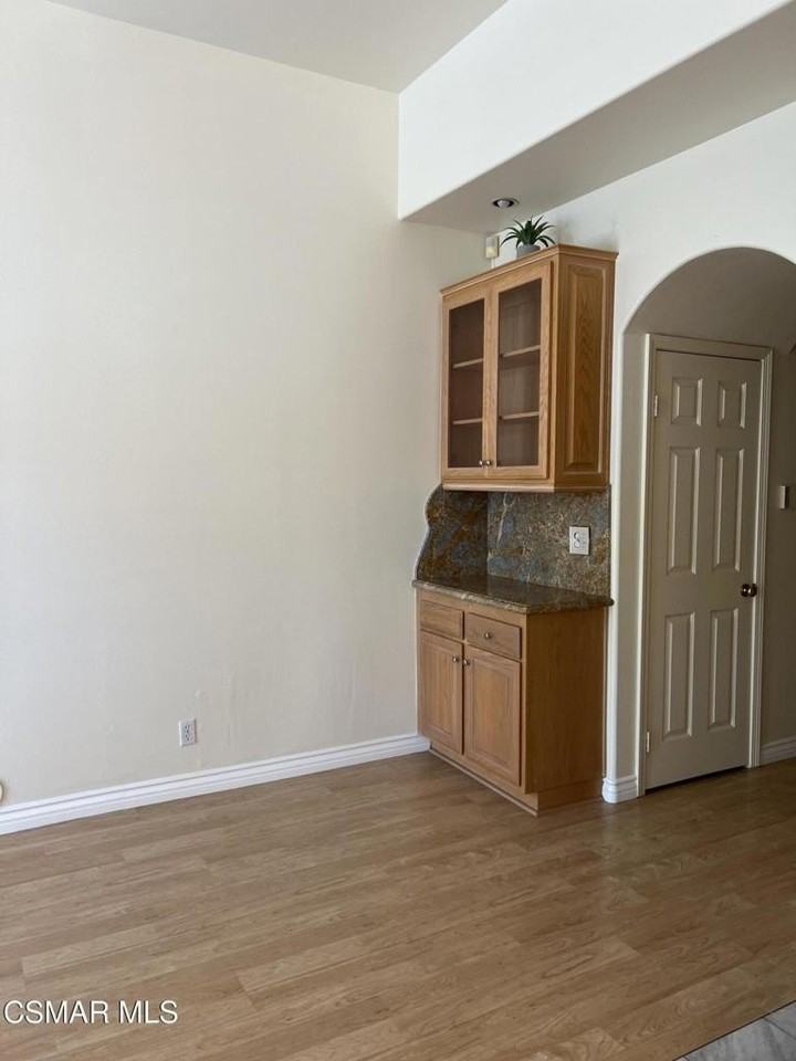 255 N Skyline Dr - Photo 6 of 29